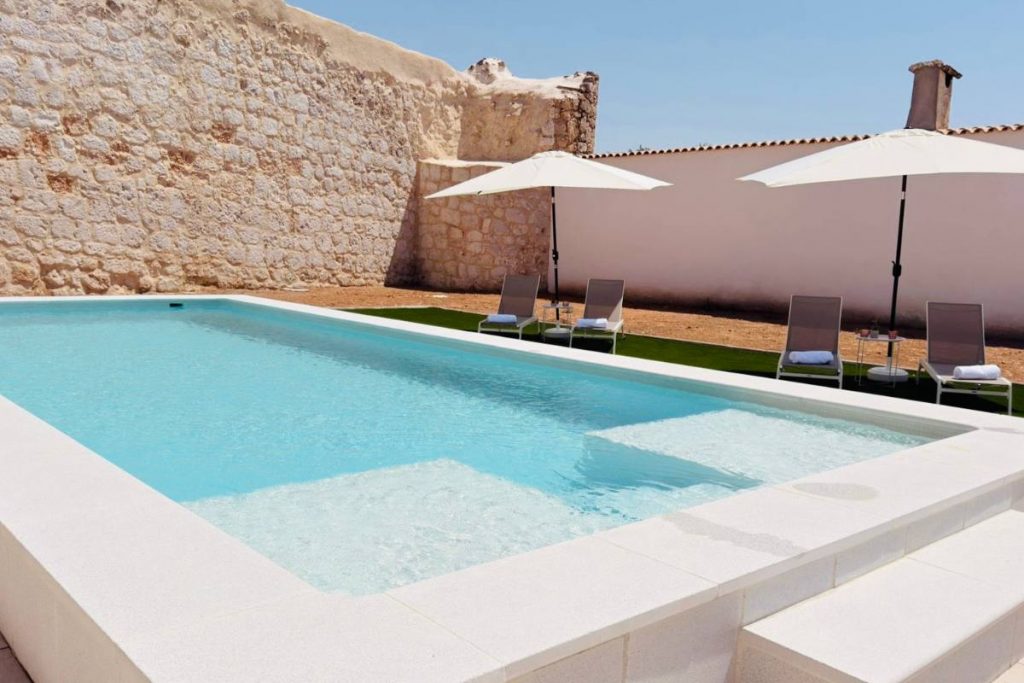 La Serreria – jacuzzi, vistas al castillo y exterior_12